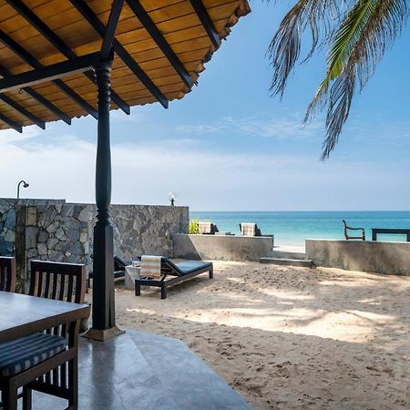 Blue Parrot Beach Villa Ambalangoda  Exterior foto